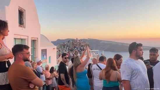 Berita gaya hidup terbaru, Live Update Hari Ini 12 September 2024: Santorini: Overtourism karena pengunjung kapal pesiar