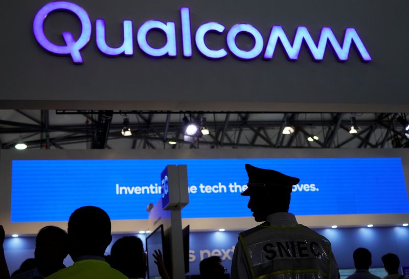 Eksklusif-Qualcomm telah menjajaki kemungkinan mengakuisisi sebagian bisnis desain chip Intel, kata sumber