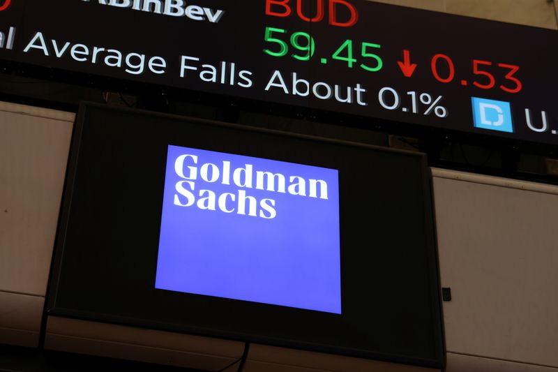 Goldman Sachs mendekati kesepakatan untuk mentransfer bisnis kartu kredit GM ke Barclays, kata sumber