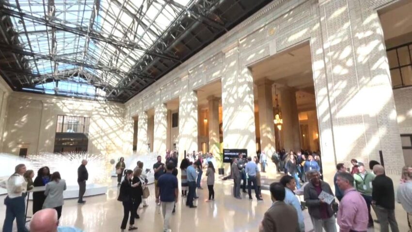 Michigan Central dibuka untuk bisnis saat karyawan Ford pindah ke ruang kantor baru